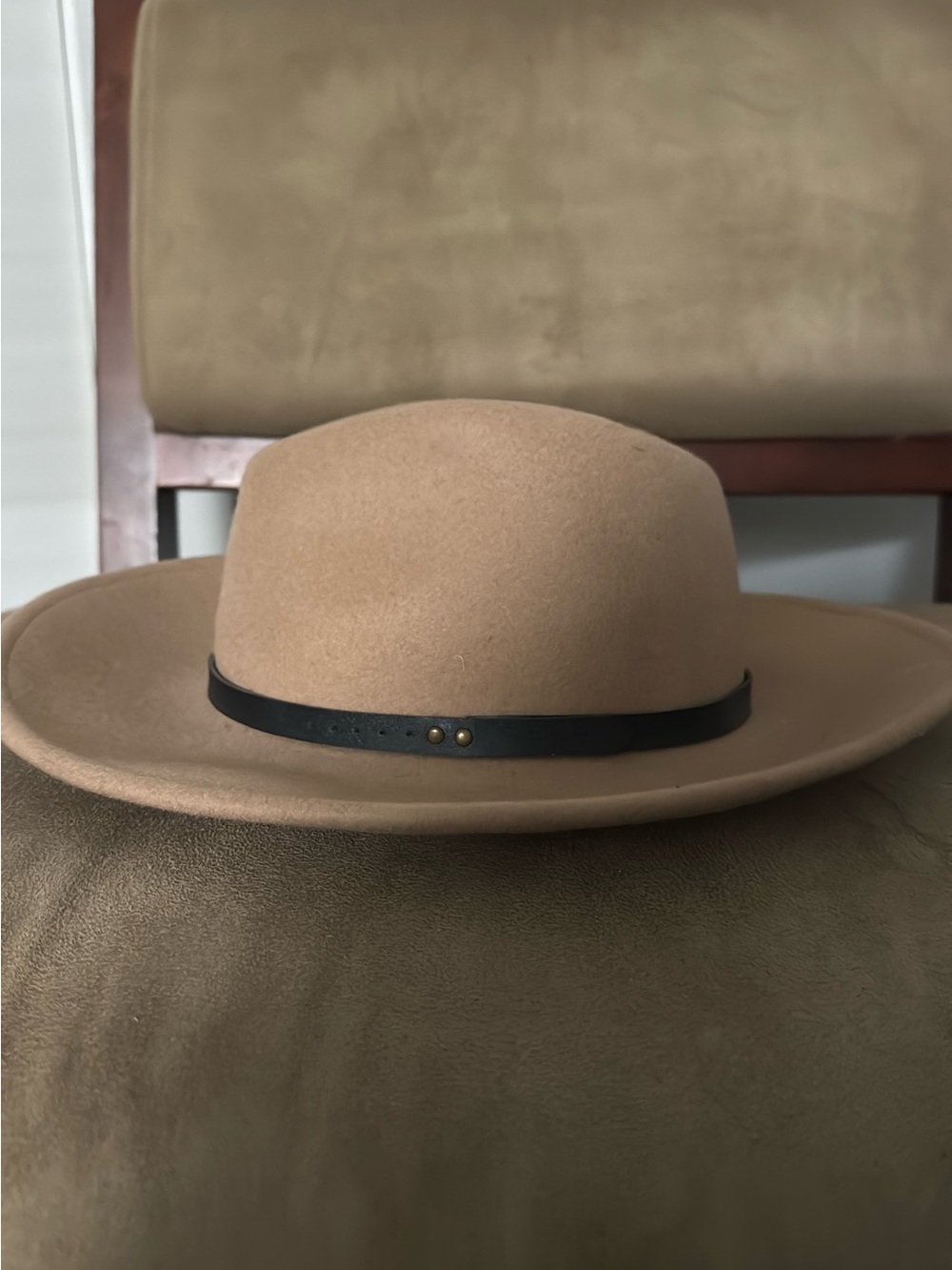 Chico's Tan Women's Hat w Black Leather Buckle